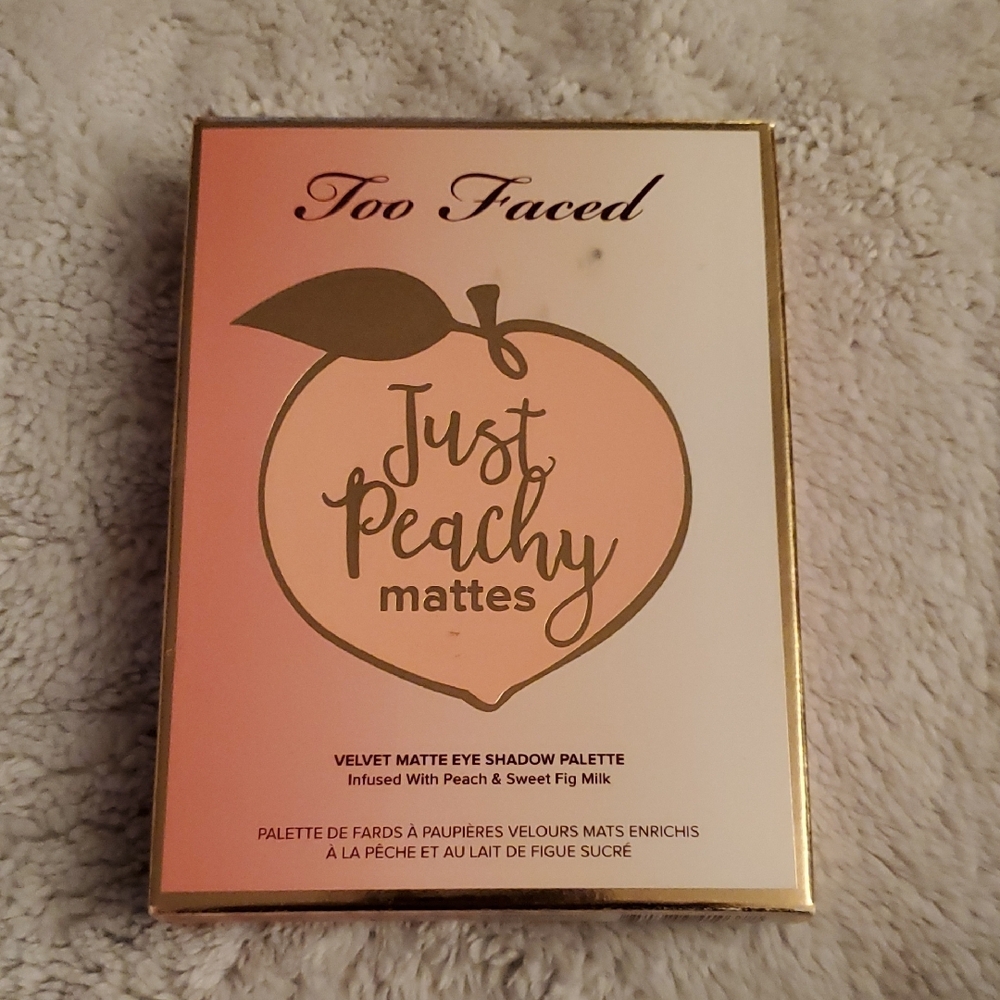 Too Faced Peachy Mattes Velvet Eyeshadow Palette
